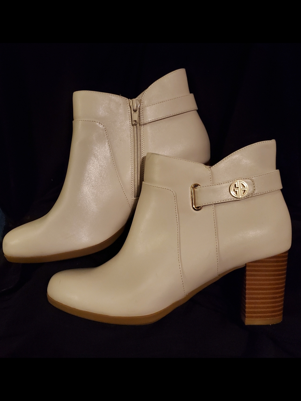 Giani Bernini Cream Ankle Booties with Stacked Heel